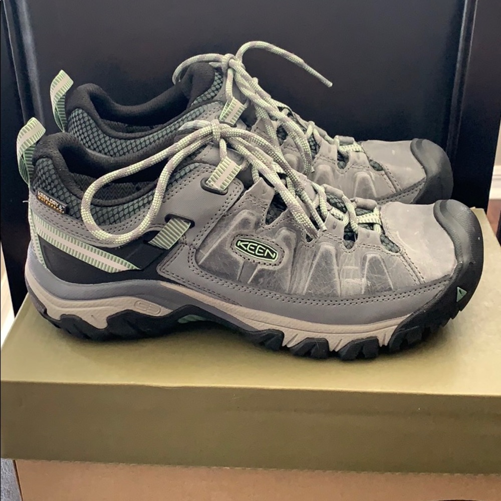 BRAND NEW Keen Targhee III women’s hiking shoes